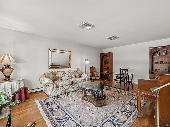 5th image of 1524 Washington St