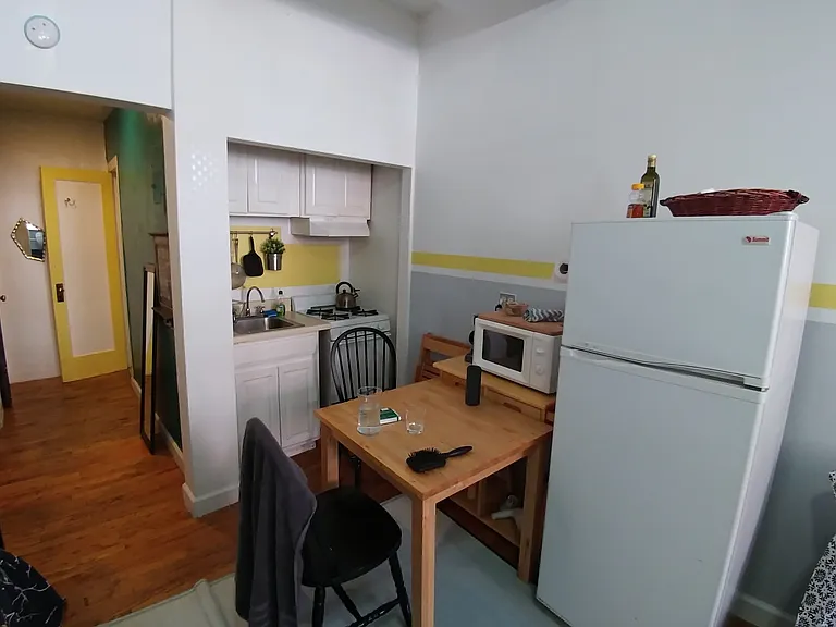 240 W 16th St #A1 — Photo 2