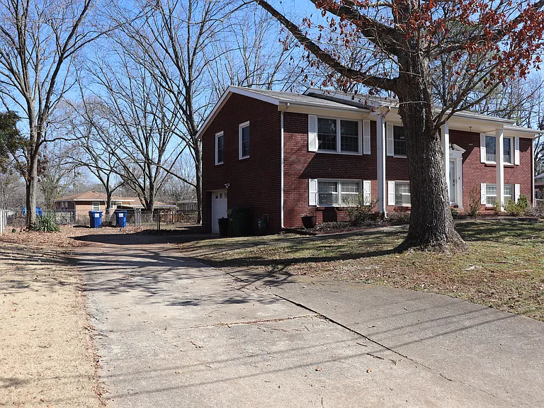 507 Town And Country Dr NW — Photo 2