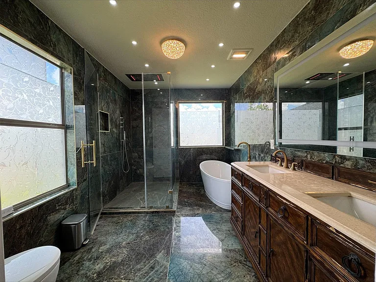 2410 Crossmill Ln — Photo 29