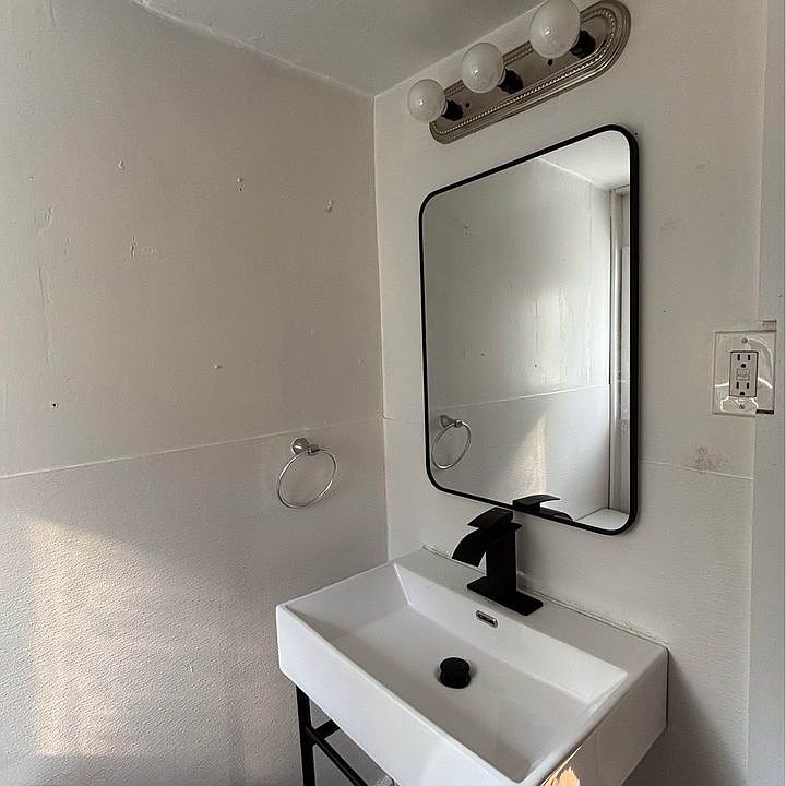 1st image of 18 Montcalm St APT 2