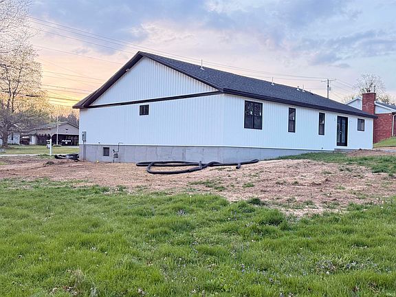2nd image of 922 Russell Rd