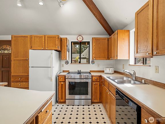 3rd image of 2007 E 15th Street