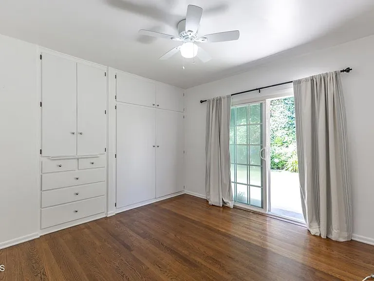1290 Club House Dr — Photo 18