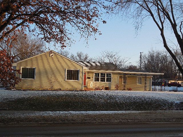 1st image of 2700 Sunnyside Ave #1