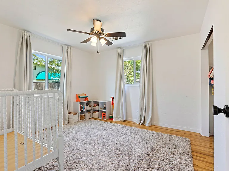 1580 Jeffries Ave — Photo 12
