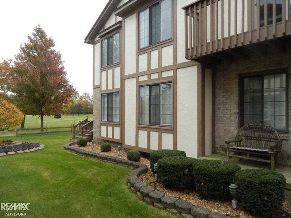 1st image of 924 Country Club Dr