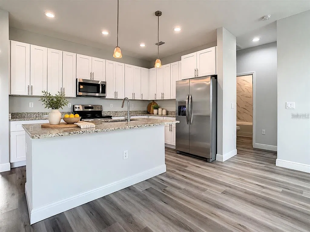 4 bed, 2.5 bath, 1903 sqft, $2,397 — Photo 3