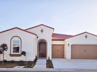 682 Bloom Ln, Clovis, CA 93619