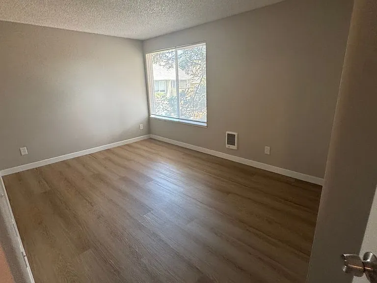 530-Elmwood Village — Photo 42