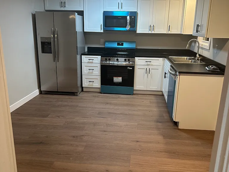811 Montclair St — Photo 6