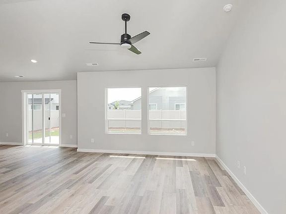 3rd image of 2213 W Minerva St