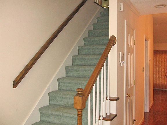 5th image of 43 Somersett Dr