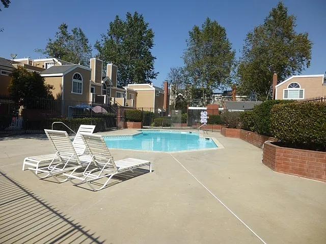 2435 Country Ln — Photo 15