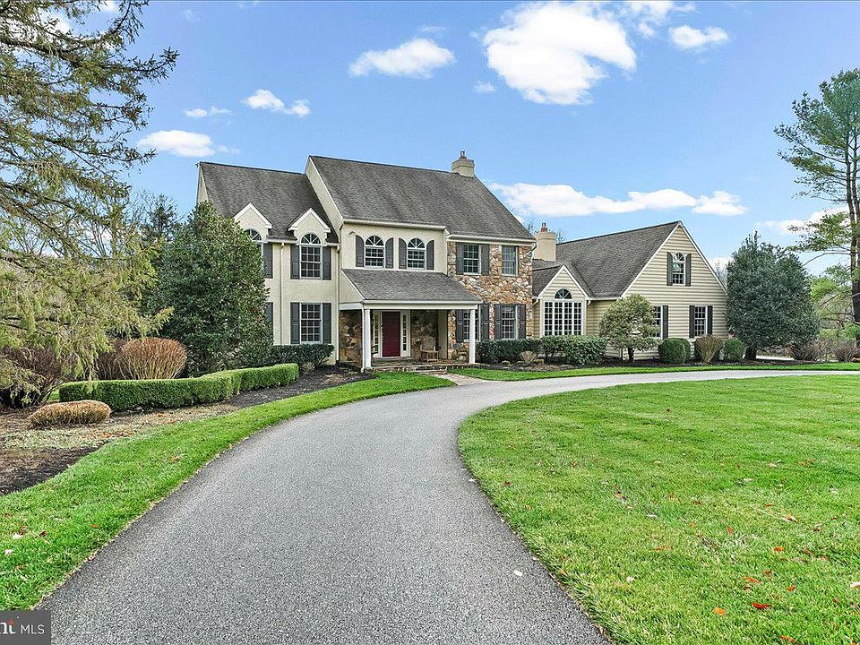 1st image of 904 Roundelay Ln