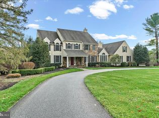 904 Roundelay Ln, West Chester, PA 19382