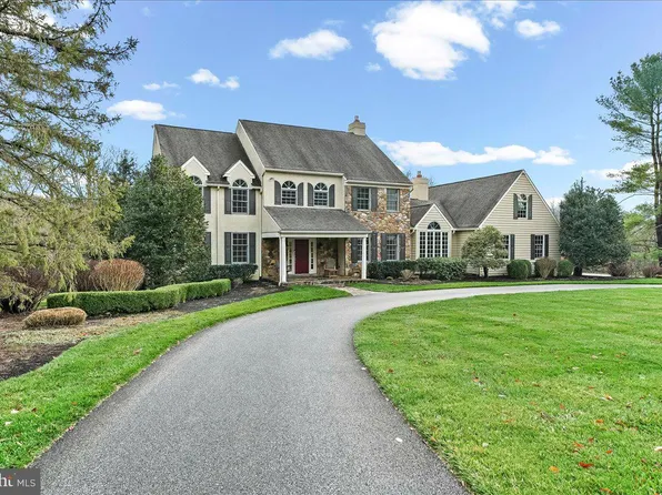 904 Roundelay Ln, West Chester, PA 19382
