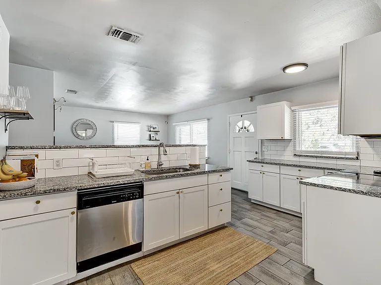 4318 W Grace St — Photo 4