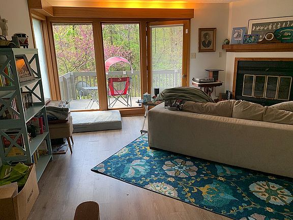 3rd image of 33 Willowbrook Dr