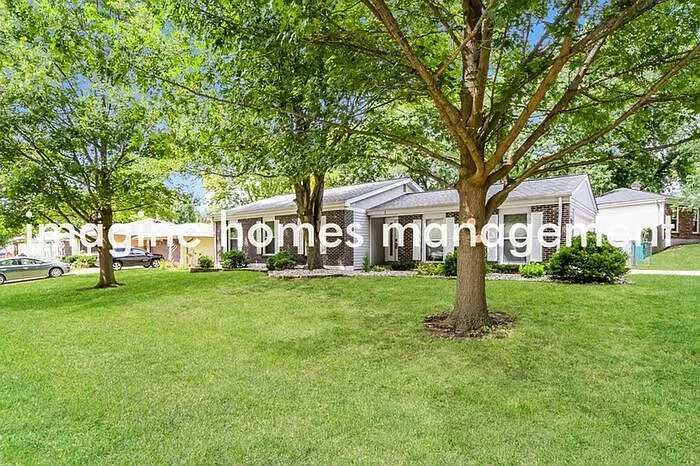 4 bed, 2.0 bath, 2001 sqft, $2,395 — Photo 2