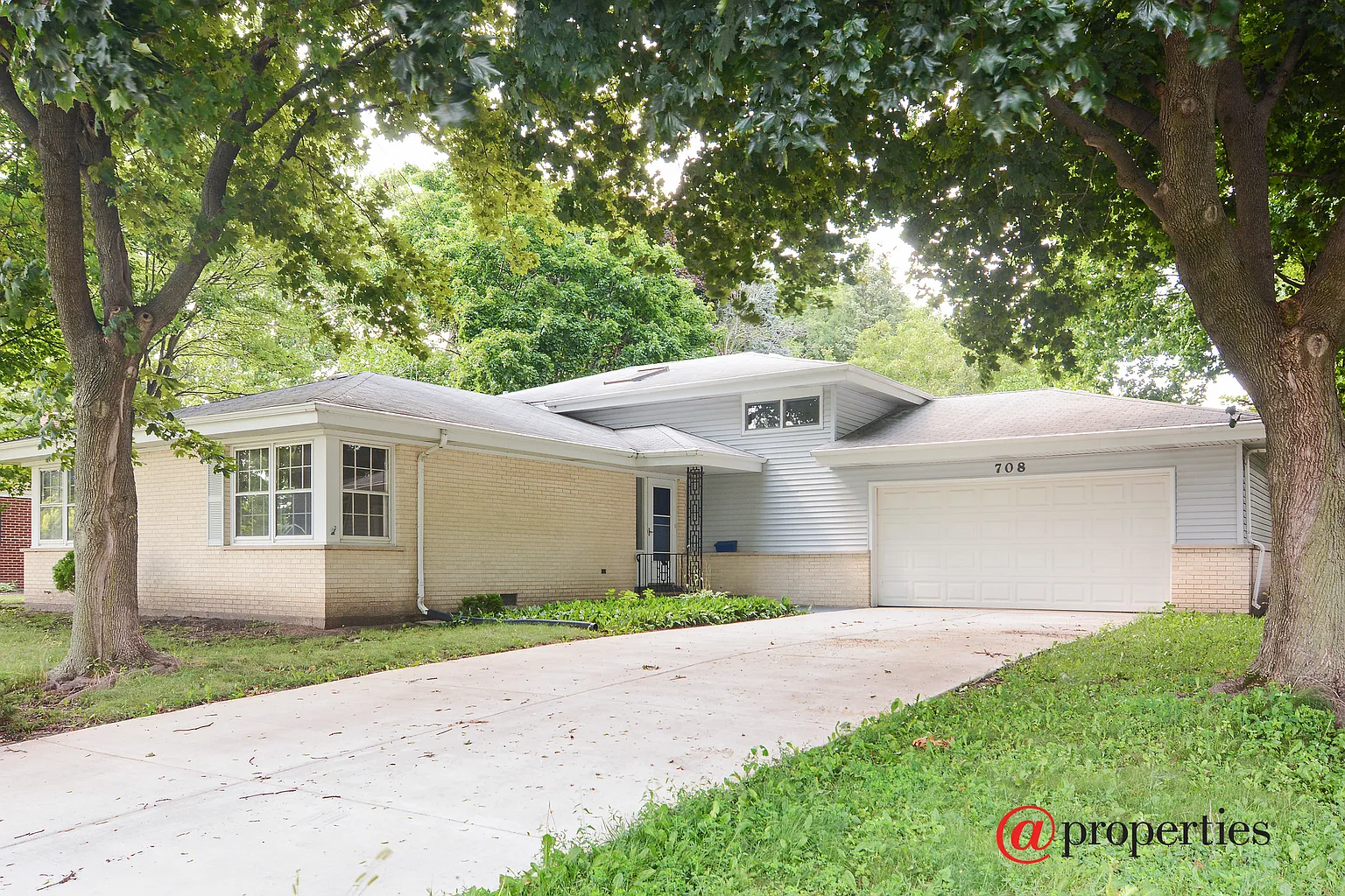 708 W Grove St photo 1