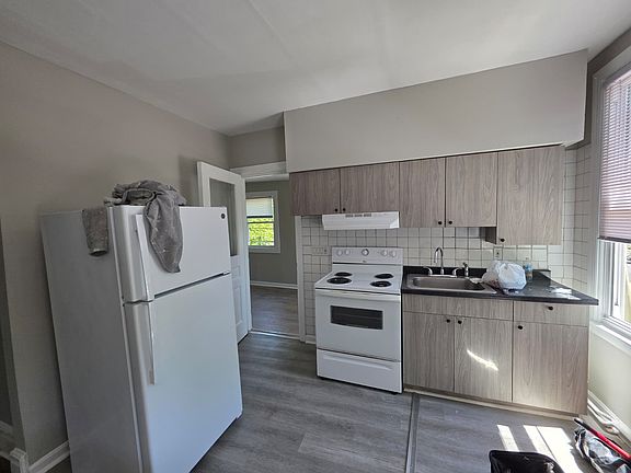 2nd image of 172 Fountain St APT 2