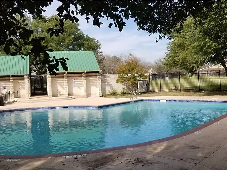 1320 Ambler Dr — Photo 25