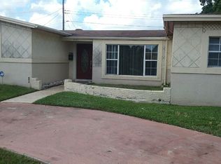 3925 NW 35th Ave, Lauderdale Lakes, FL 33309