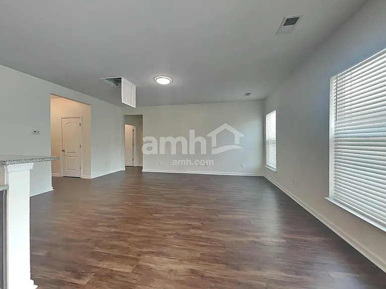137 Caledonia Dr — Photo 6