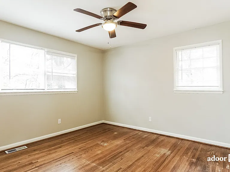 1032 Medina Dr — Photo 13