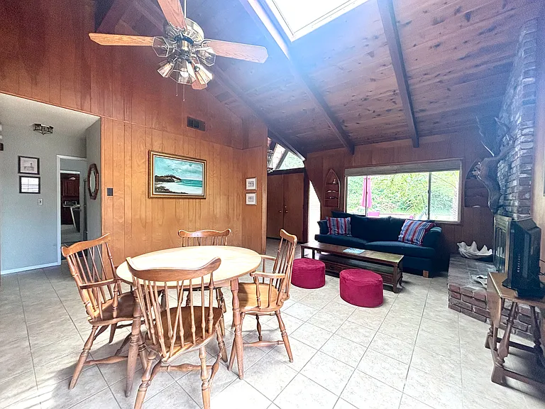 211 Earl Ct — Photo 6