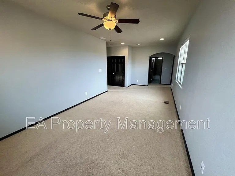 7215 Valle Jardin Ln NW — Photo 8