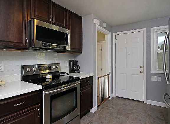 5th image of 537 Miriam St