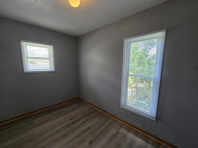 519 Baltimore St — Photo 21