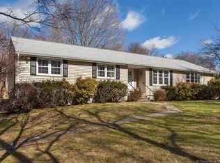 25 Brierwood Dr, Woodbridge, CT 06525