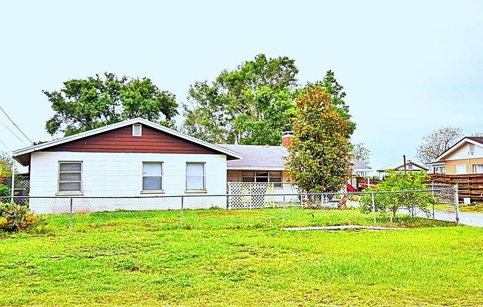 1st image of 2330 Lakeview Dr