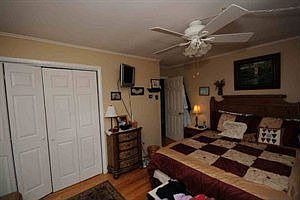 3rd image of 12 Carleton Ct
