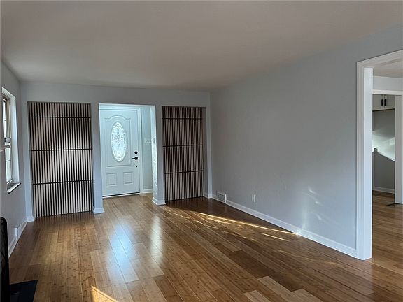 3rd image of 772 Scott Rd