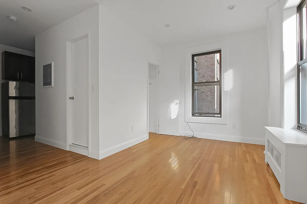 Building Photo - 120 Thompson St #16