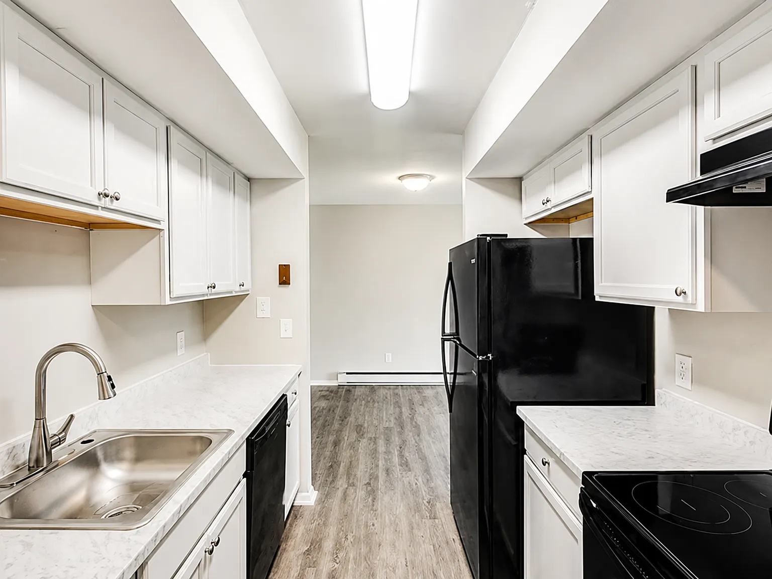 Renaissance Apartments — Photo 3