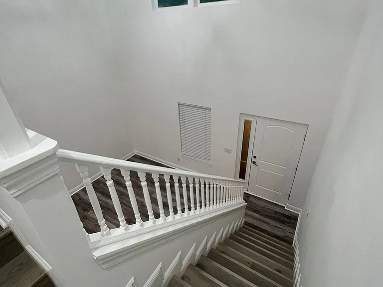 505 E 24th St — Photo 12