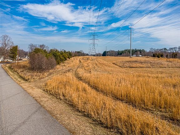 5th image of 2454 Locust Hill Rd