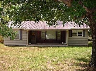 2073 Long St, New Johnsonville, TN 37134