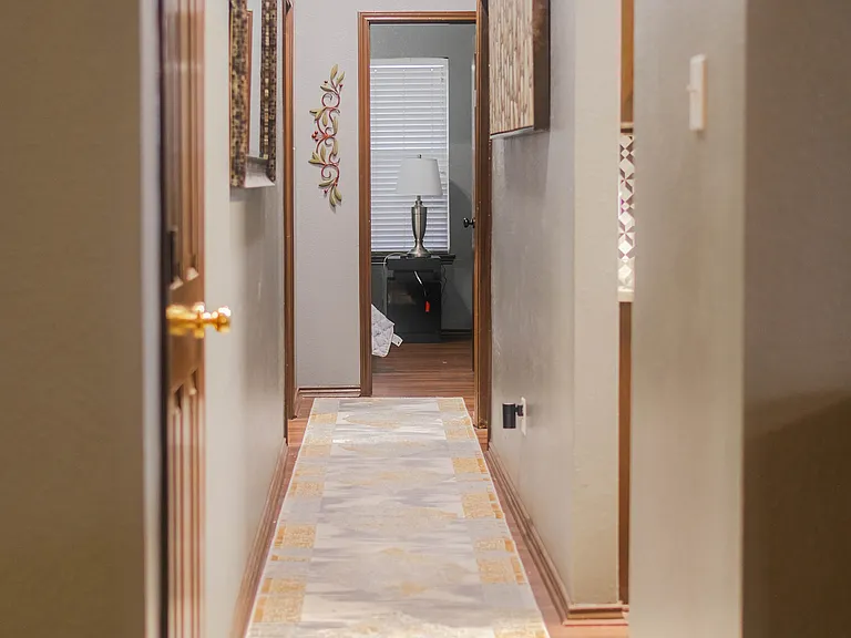 1806 Walnut Hills Ln — Photo 13