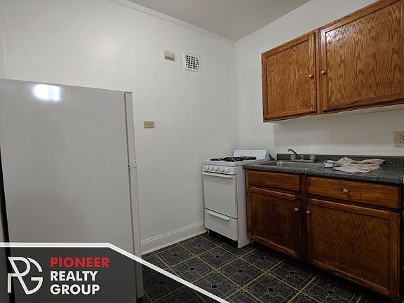 5th image of 4735 N Beacon St #4735202