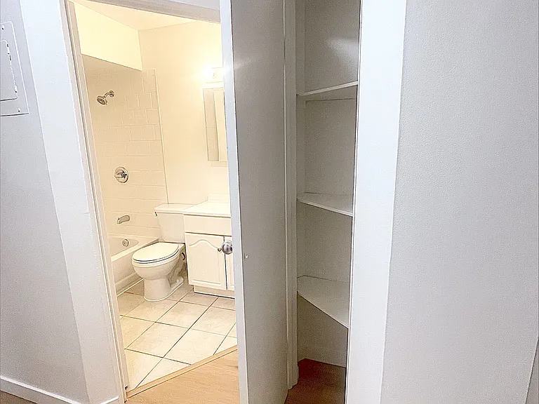 2228 Franklin St #315 — Photo 7