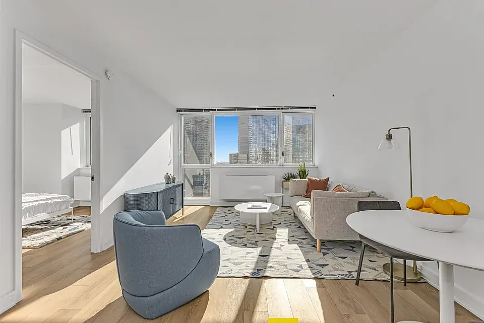 43-10 Crescent St #624