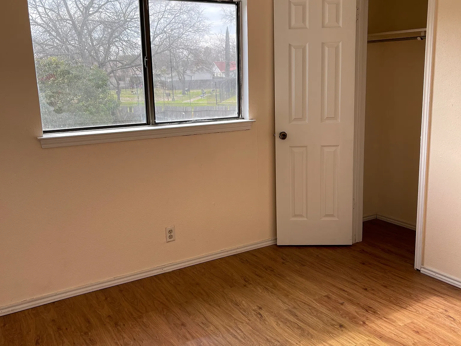 3 bed, 2.5 bath, 1177 sqft, $1,400 — Photo 2