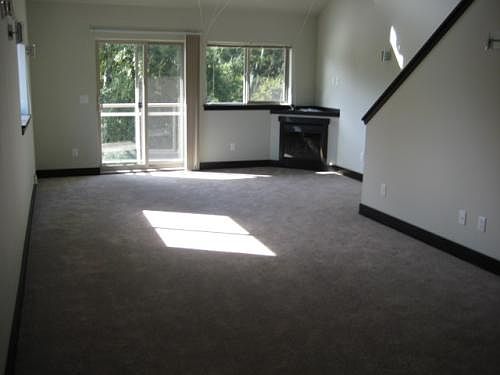 2nd image of 950 Lincoln St APT 210