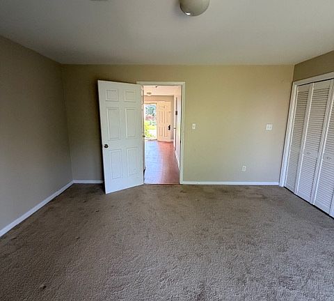 5th image of 34 Carrick Ln #1